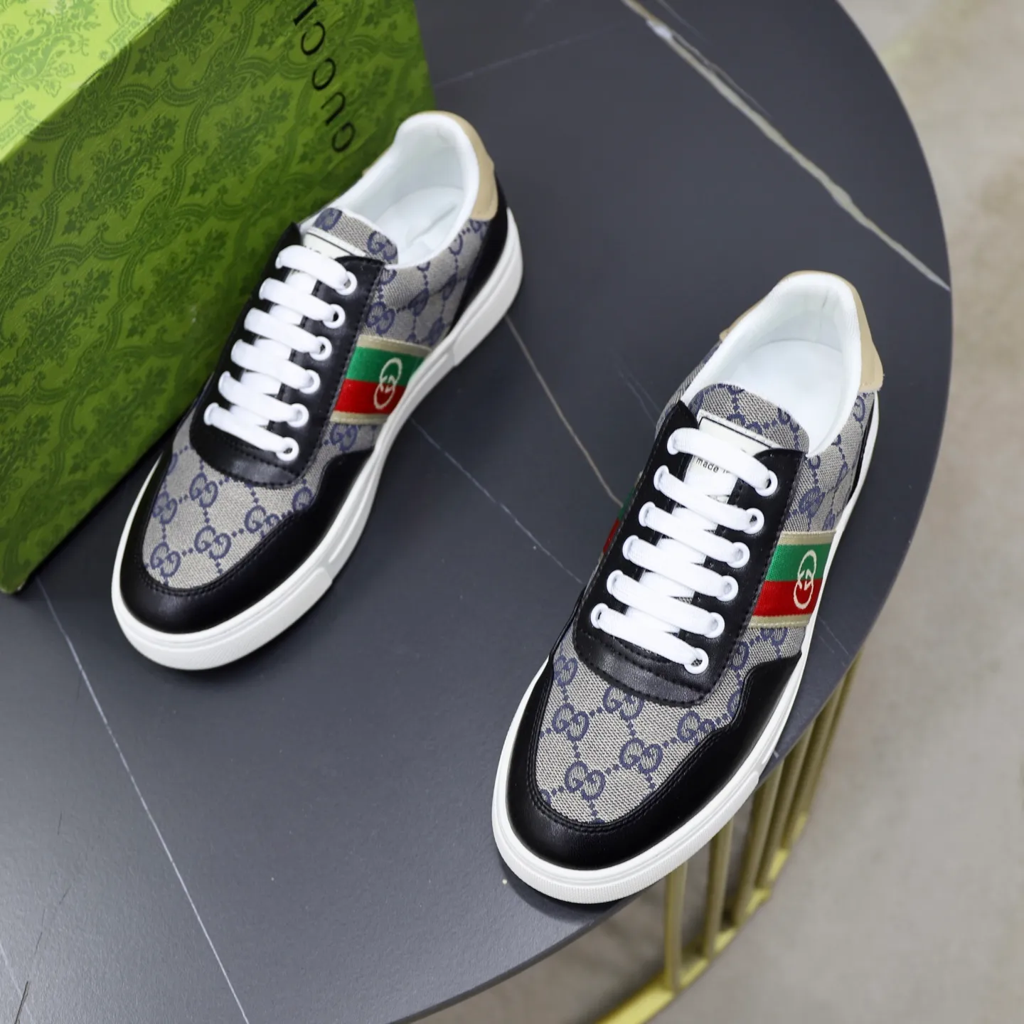 Men's men's shoes 💰440💰🙅‍♂️🙅‍♂️🙅‍♂️ Brand: Gucci GUCCi Standard code: 38-44 (45 customized) Grade: Same as the official website Material: Original material splicing Comfortable and breathable sheepskin lining Lightweight and wear-resistant sports outsole Style category: Men's fashion casual shoes Running sports shoes Distinguished luxury brand elements Top luxury color: actual picture color